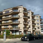Residentie Amadeus Met Garage-lift * Sint-Idesbald