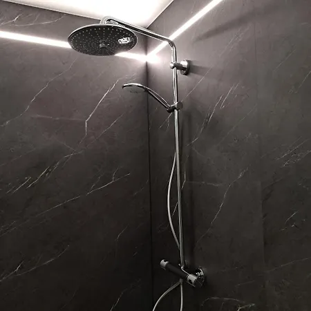 Residentie Amadeus Met Garage-lift Saint-Idesbald