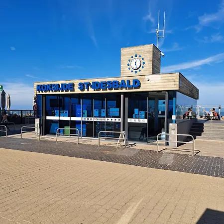 Residentie Amadeus Met Garage-lift Saint-Idesbald