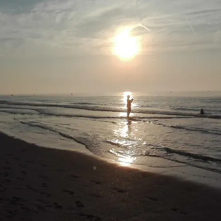 Residentie Amadeus Met Garage-lift Sint-Idesbald